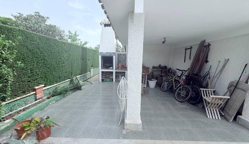 Brukt - Villa -
Orihuela Costa - Campoamor