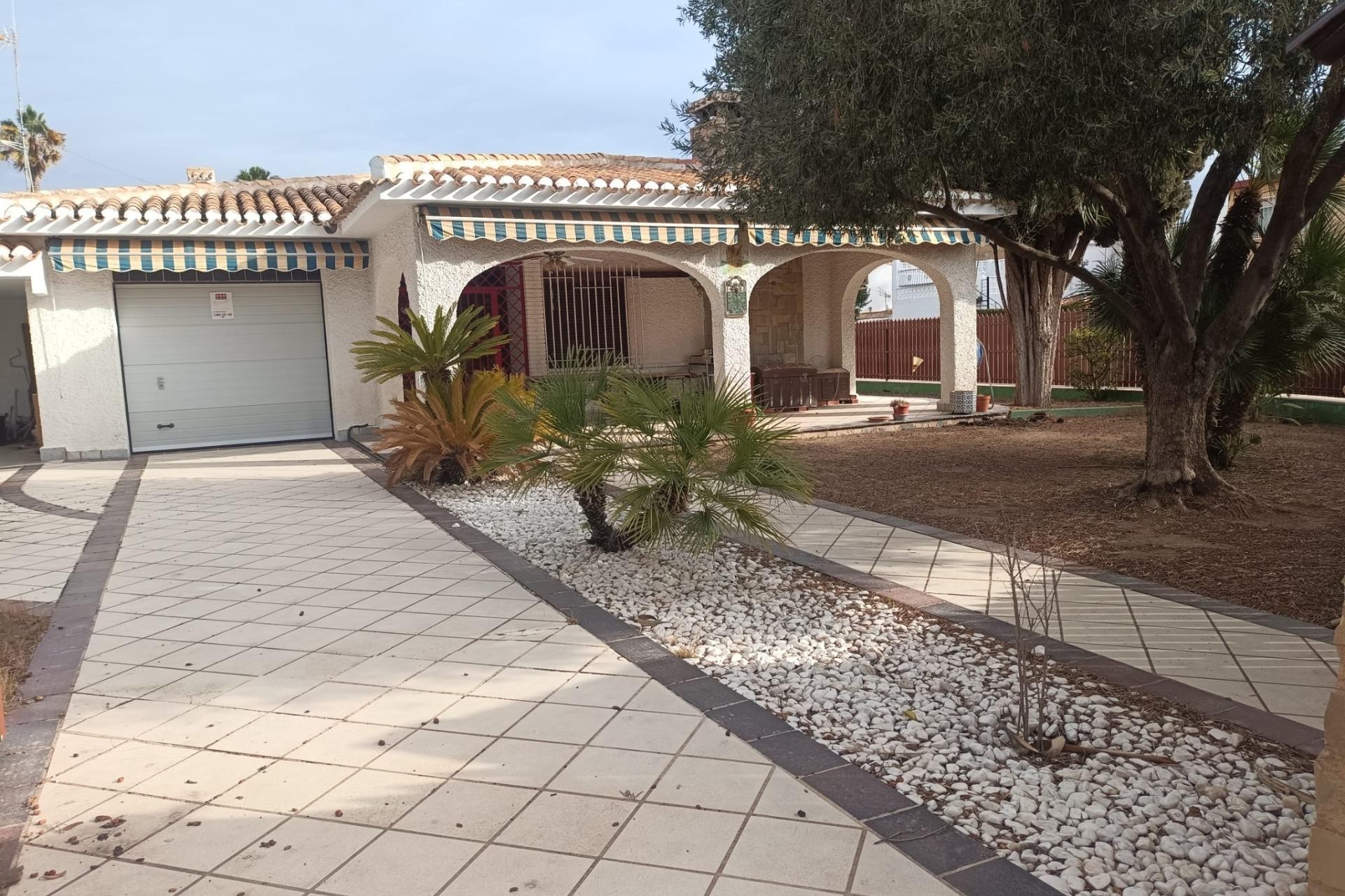 Brukt - Villa -
Orihuela Costa - Campoamor