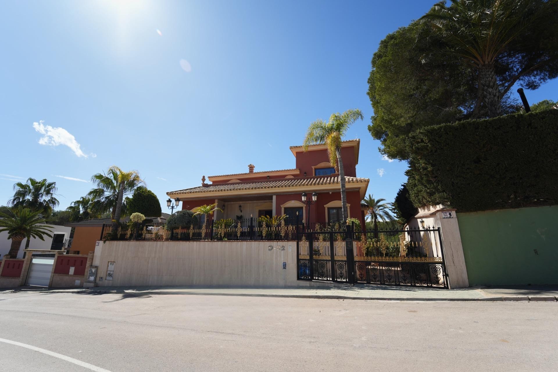 Brukt - Villa -
Orihuela Costa - Campoamor