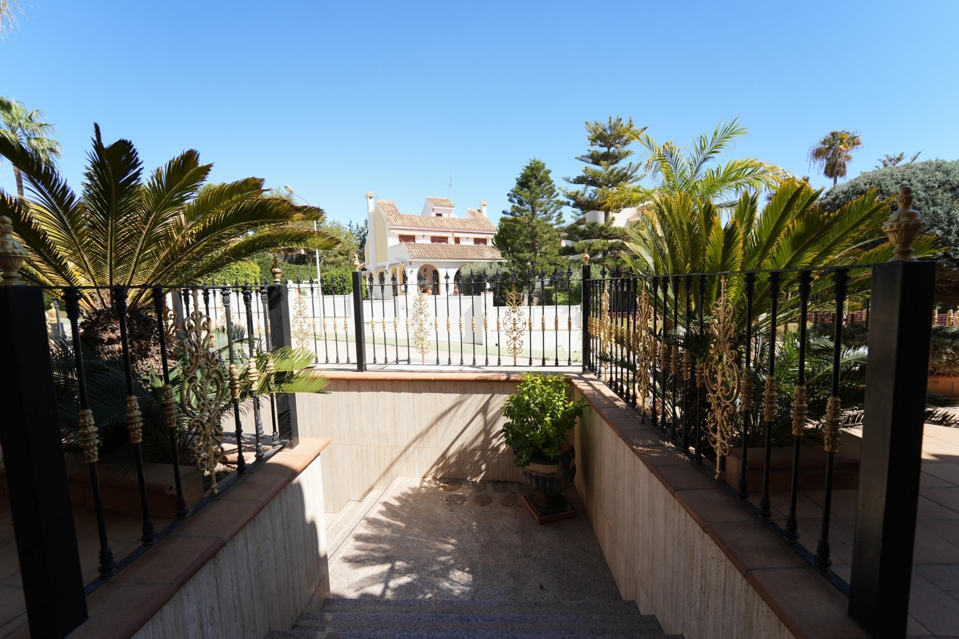 Brukt - Villa -
Orihuela Costa - Campoamor