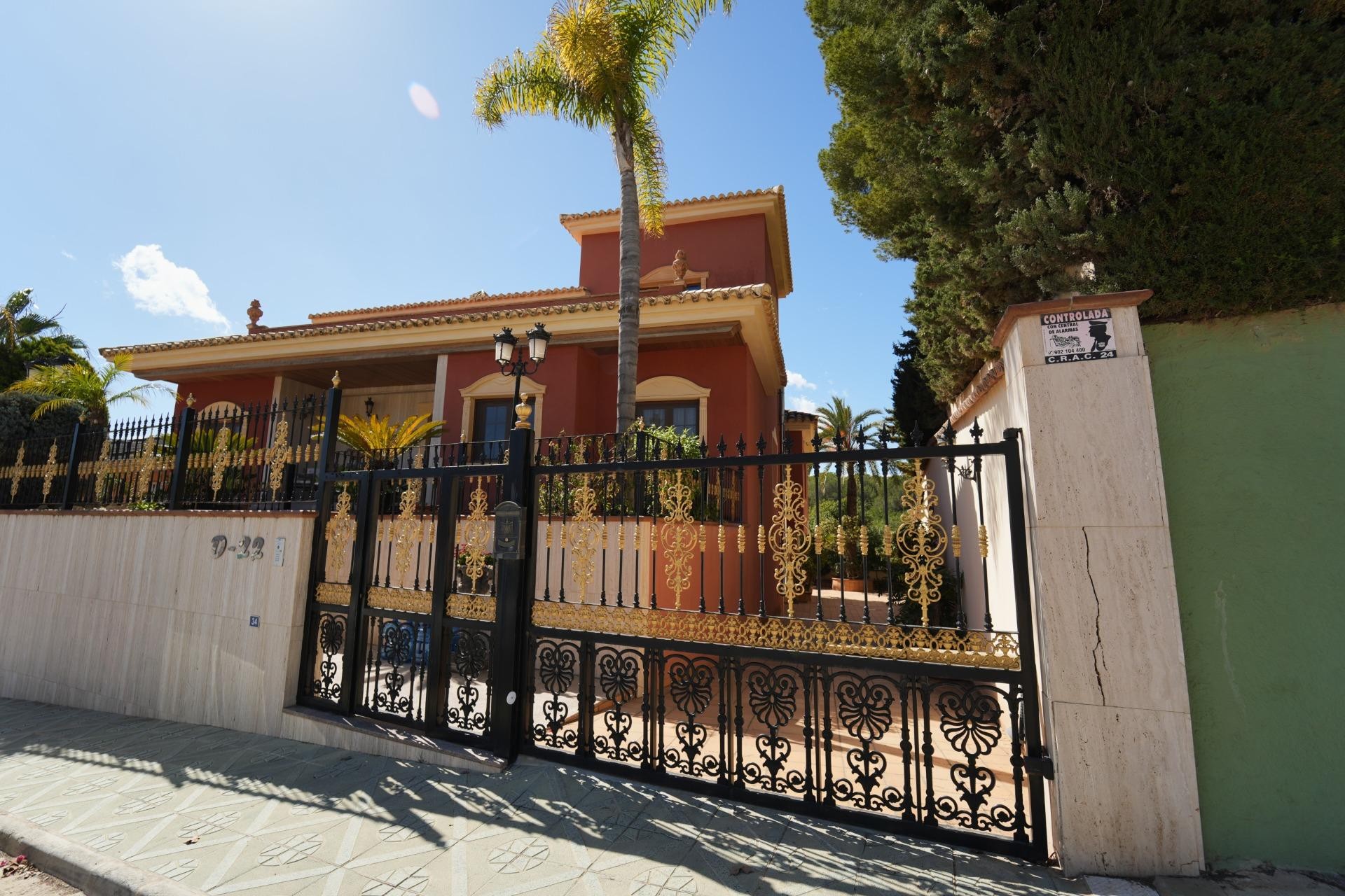 Brukt - Villa -
Orihuela Costa - Campoamor