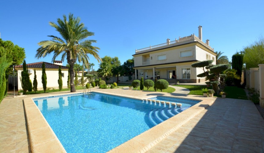 Brukt - Villa -
Orihuela Costa - Costa Blanca