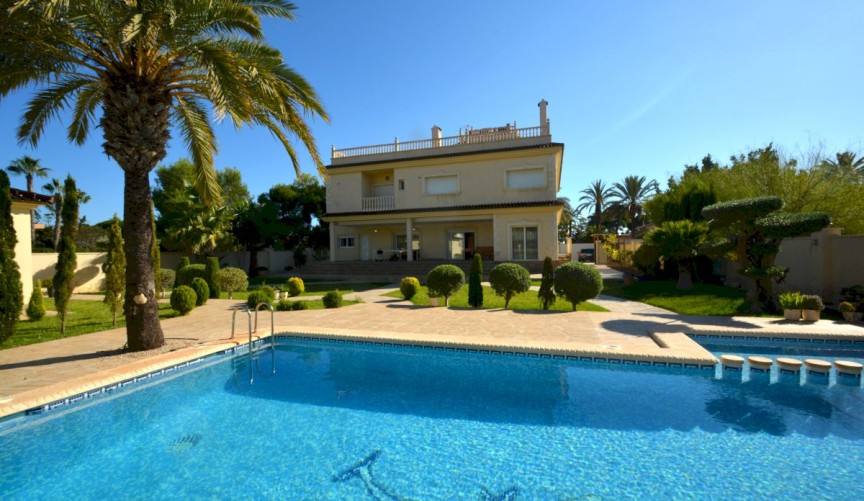 Brukt - Villa -
Orihuela Costa - Costa Blanca