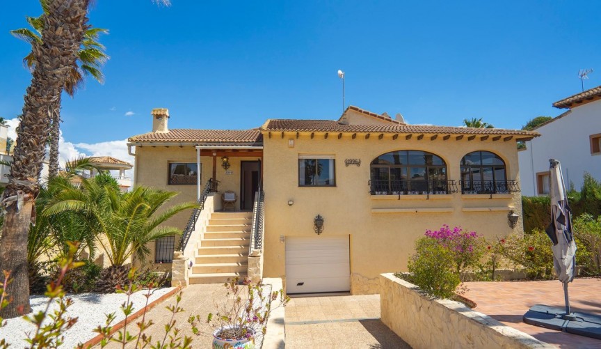 Brukt - Villa -
Orihuela Costa - Costa Blanca