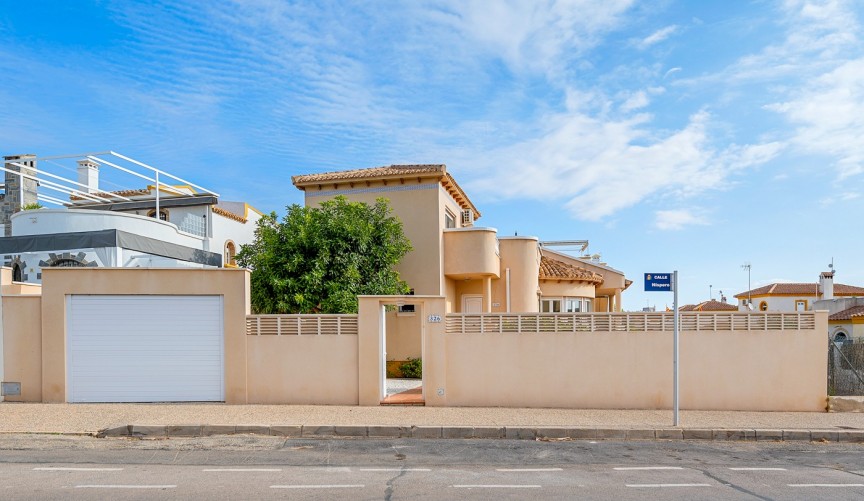 Brukt - Villa -
Orihuela Costa - Costa Blanca