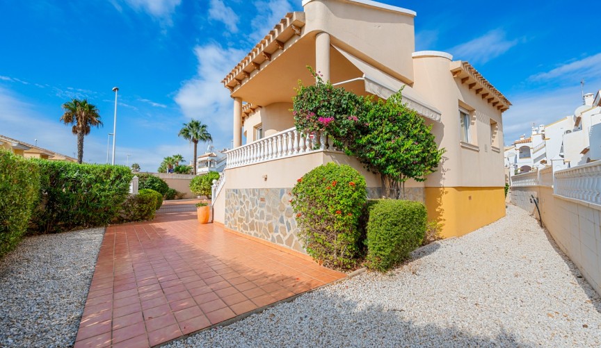 Brukt - Villa -
Orihuela Costa - Costa Blanca