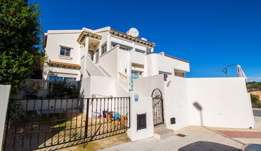 Brukt - Villa -
Orihuela Costa - Costa Blanca