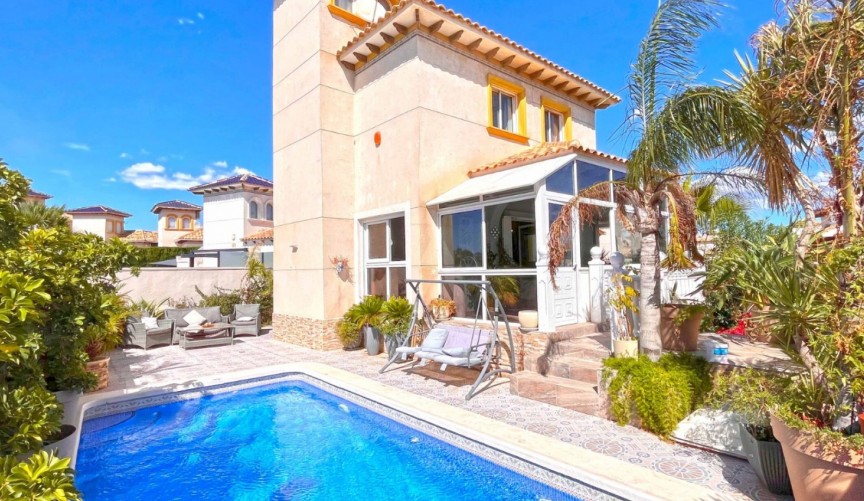 Brukt - Villa -
Orihuela Costa - Costa Blanca