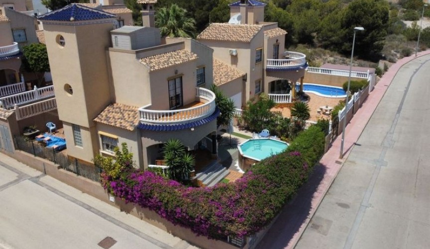 Brukt - Villa -
Orihuela Costa - Costa Blanca