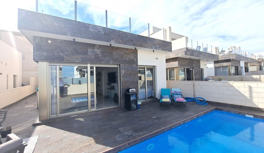 Brukt - Villa -
Orihuela Costa - Costa Blanca