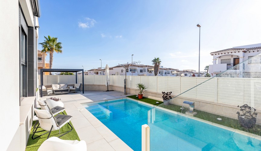 Brukt - Villa -
Orihuela Costa - Costa Blanca