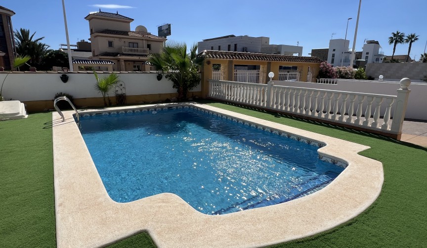 Brukt - Villa -
Orihuela Costa - Costa Blanca