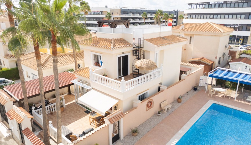 Brukt - Villa -
Orihuela Costa - Costa Blanca