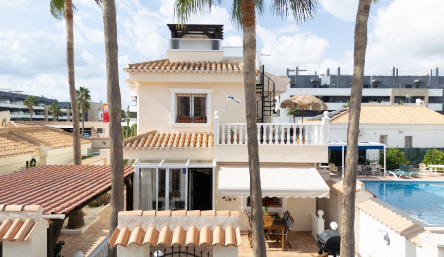 Brukt - Villa -
Orihuela Costa - Costa Blanca