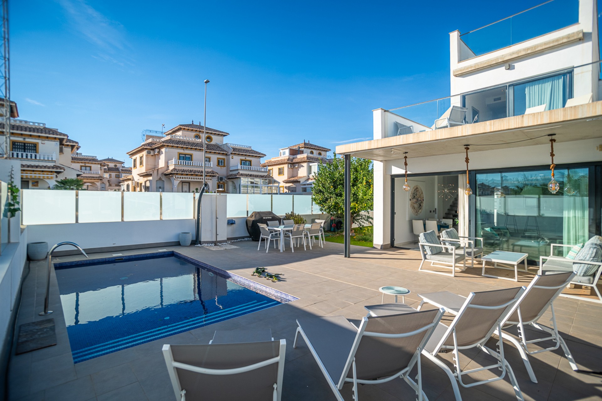 Brukt - Villa -
Orihuela Costa - Costa Blanca