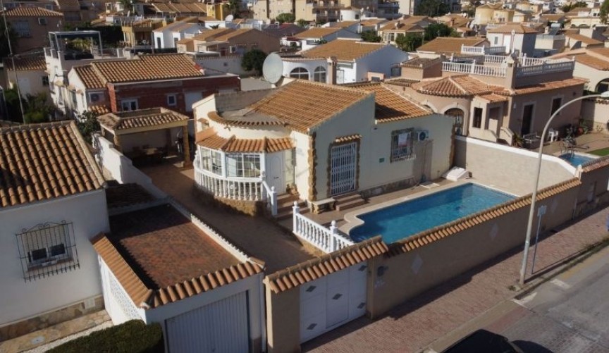 Brukt - Villa -
Orihuela Costa - Costa Blanca