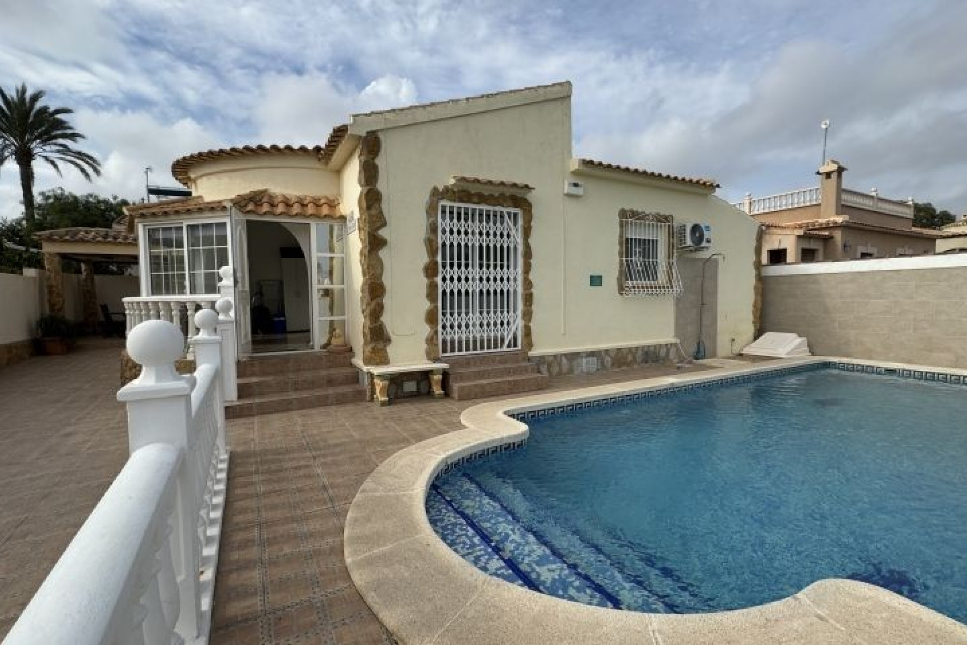 Brukt - Villa -
Orihuela Costa - Costa Blanca