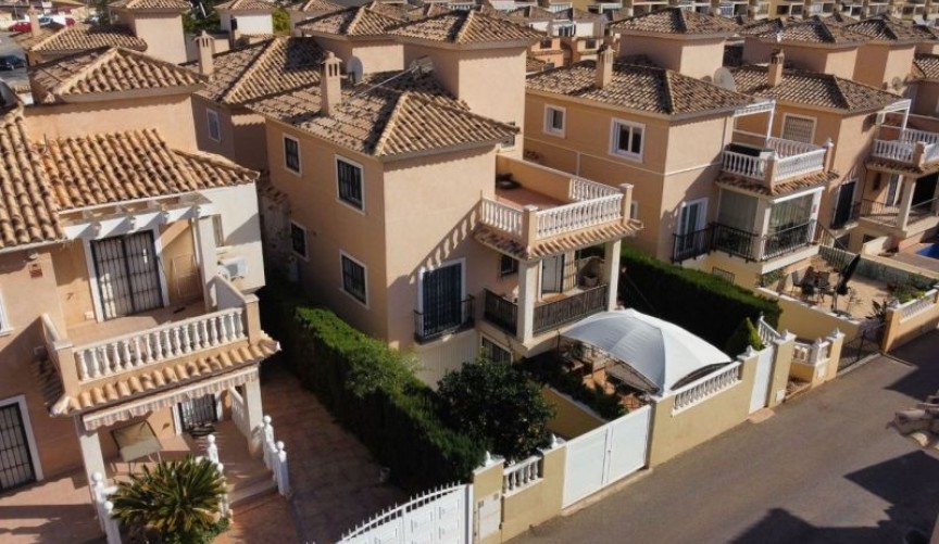 Brukt - Villa -
Orihuela Costa - Costa Blanca