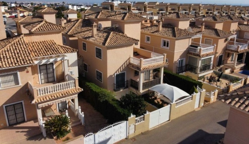 Brukt - Villa -
Orihuela Costa - Costa Blanca