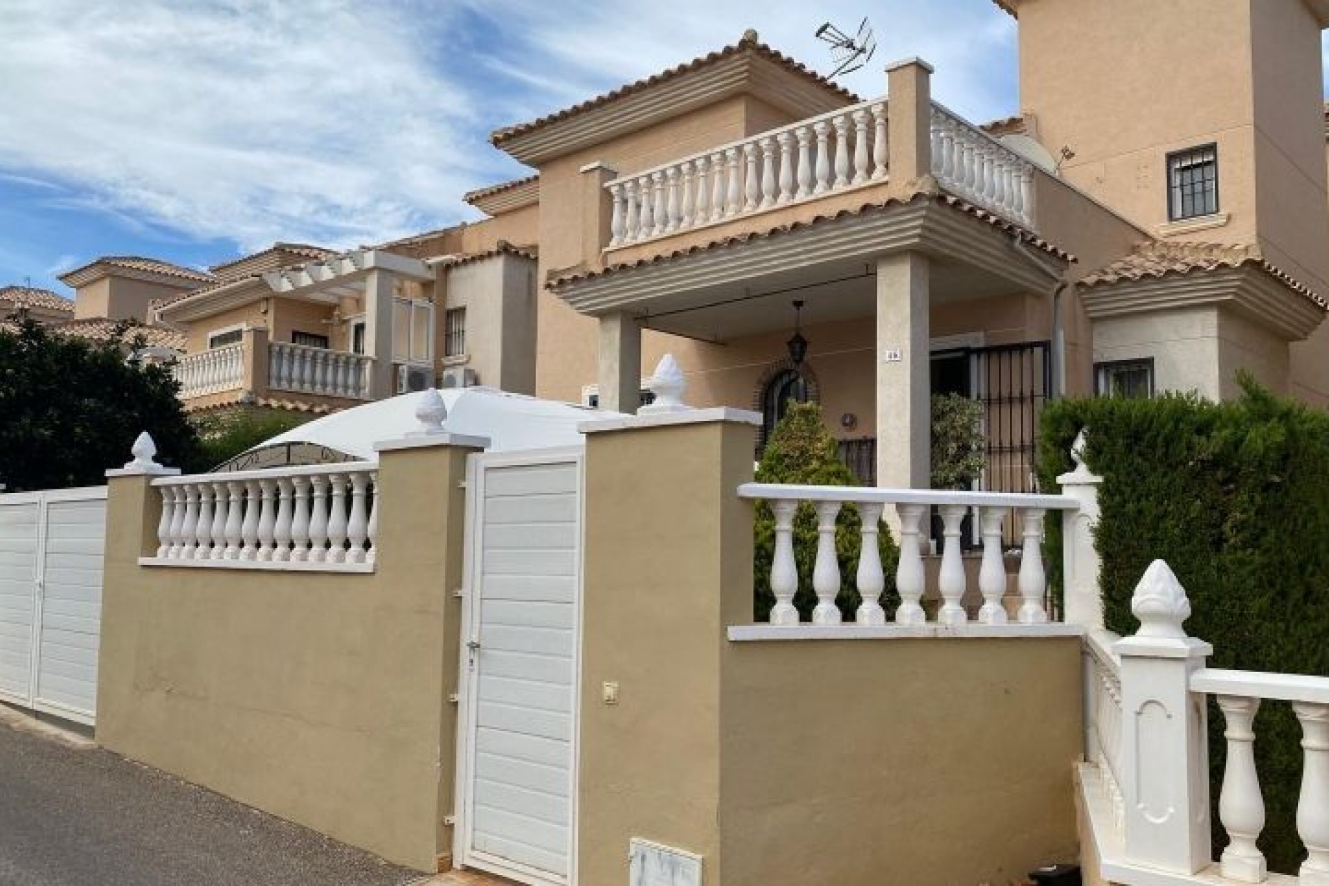 Brukt - Villa -
Orihuela Costa - Costa Blanca