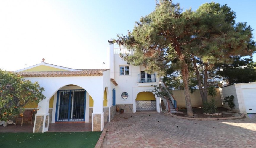 Brukt - Villa -
Orihuela Costa - Costa Blanca