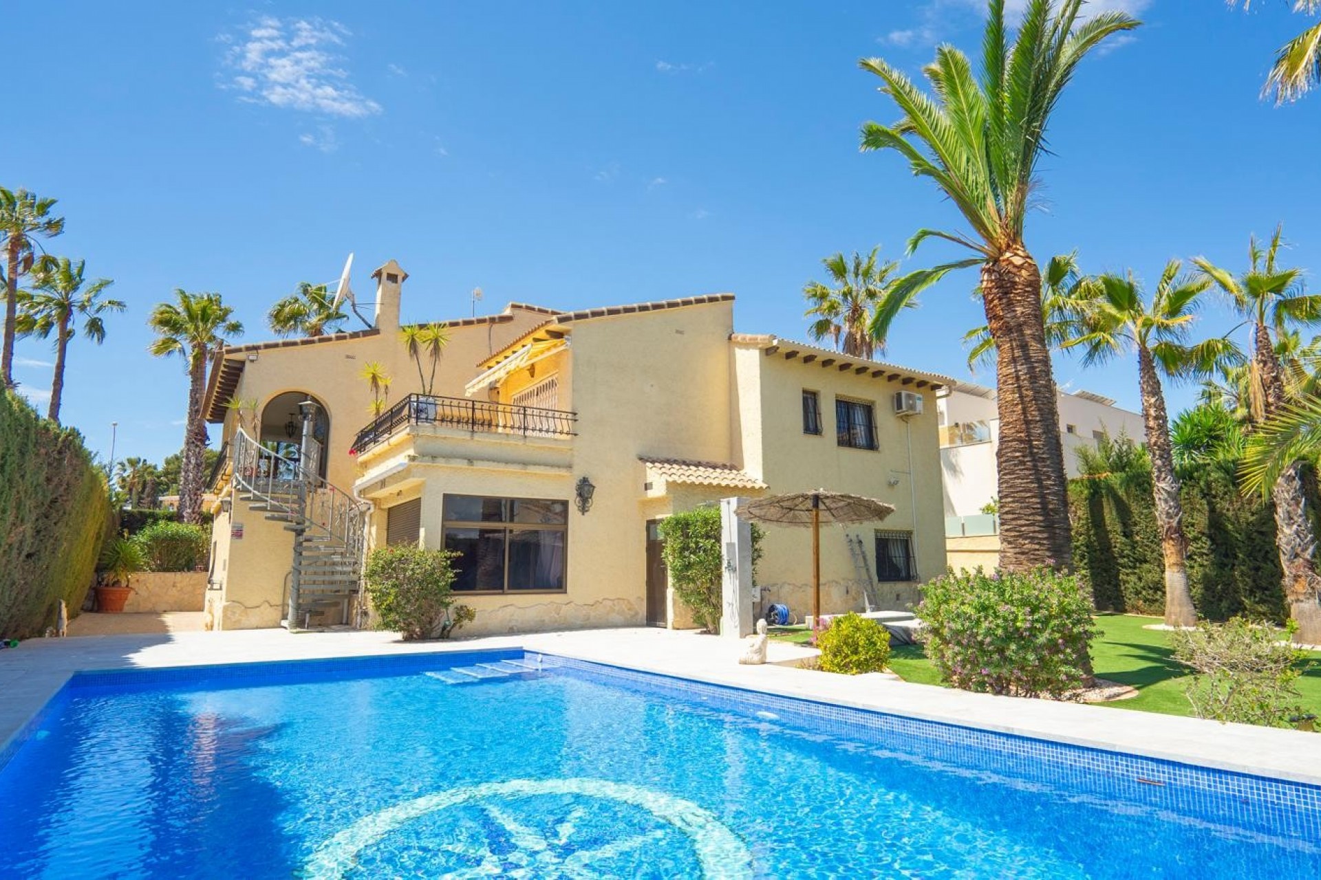 Brukt - Villa -
Orihuela Costa - Costa Blanca