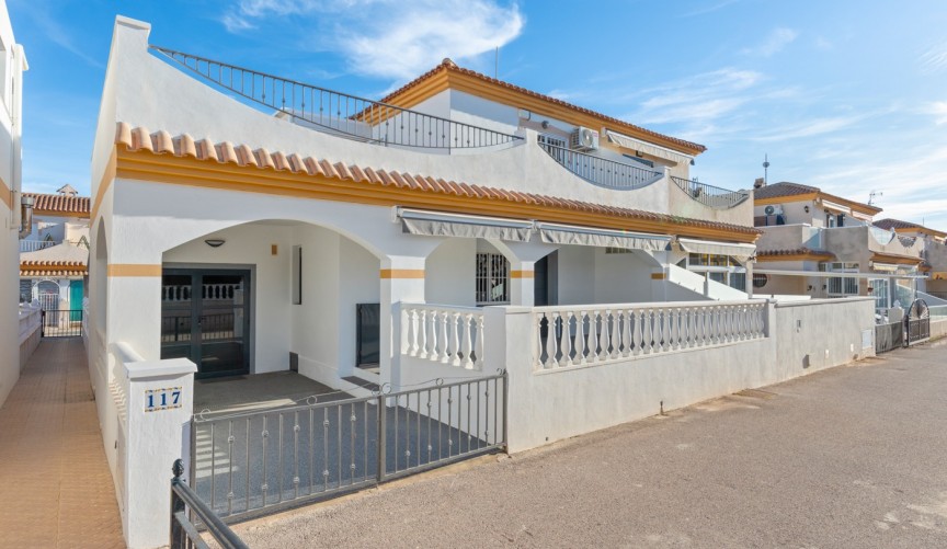 Brukt - Villa -
Orihuela Costa - Costa Blanca