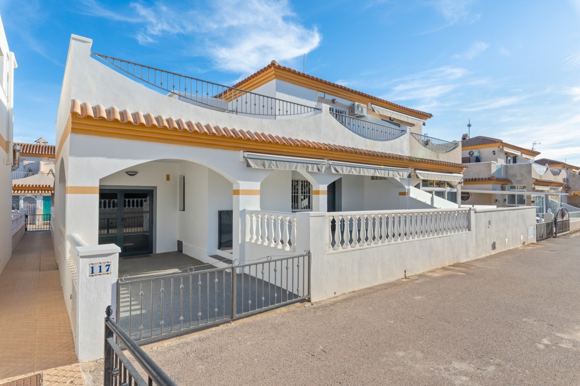 Brukt - Villa -
Orihuela Costa - Costa Blanca