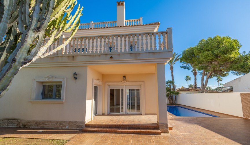 Brukt - Villa -
Orihuela Costa - Costa Blanca