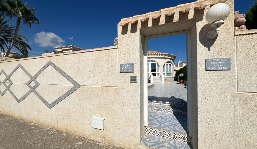 Brukt - Villa -
Orihuela Costa - Costa Blanca