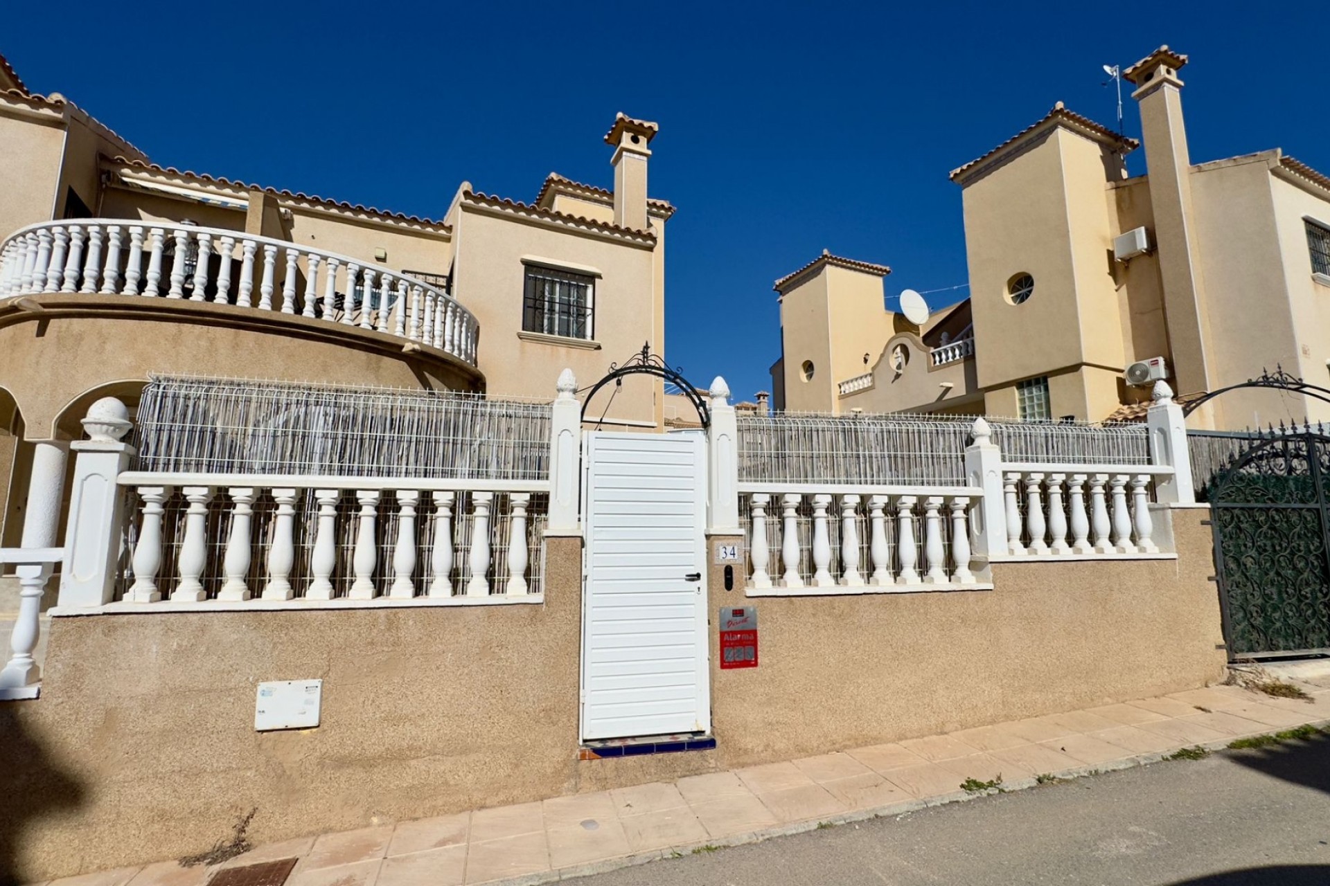 Brukt - Villa -
Orihuela Costa - Costa Blanca
