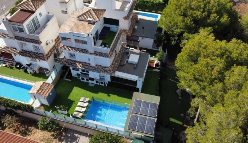 Brukt - Villa -
Orihuela Costa - Costa Blanca