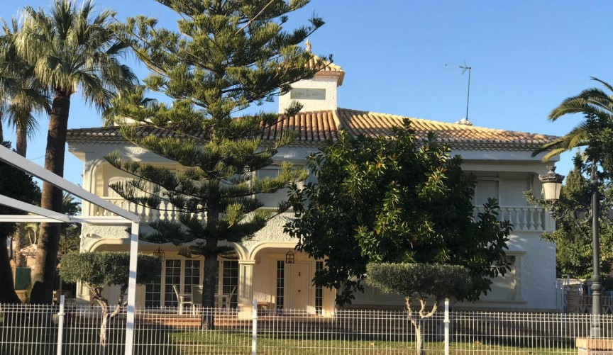 Brukt - Villa -
Orihuela Costa - Costa Blanca