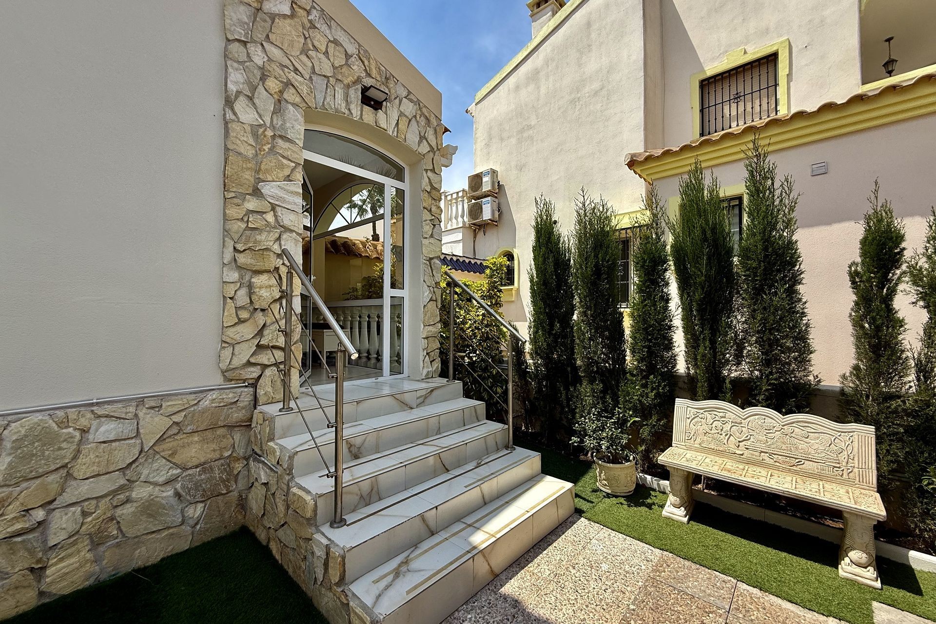 Brukt - Villa -
Orihuela Costa - Costa Blanca