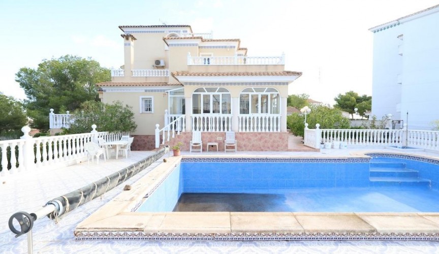 Brukt - Villa -
Orihuela Costa - Costa Blanca