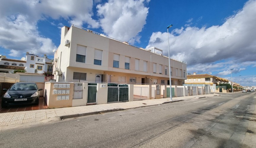 Brukt - Villa -
Orihuela Costa - Costa Blanca