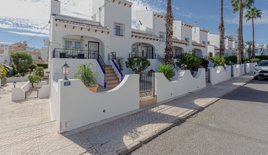Brukt - Villa -
Orihuela Costa - Costa Blanca