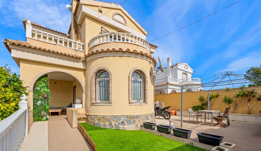 Brukt - Villa -
Orihuela Costa - Costa Blanca