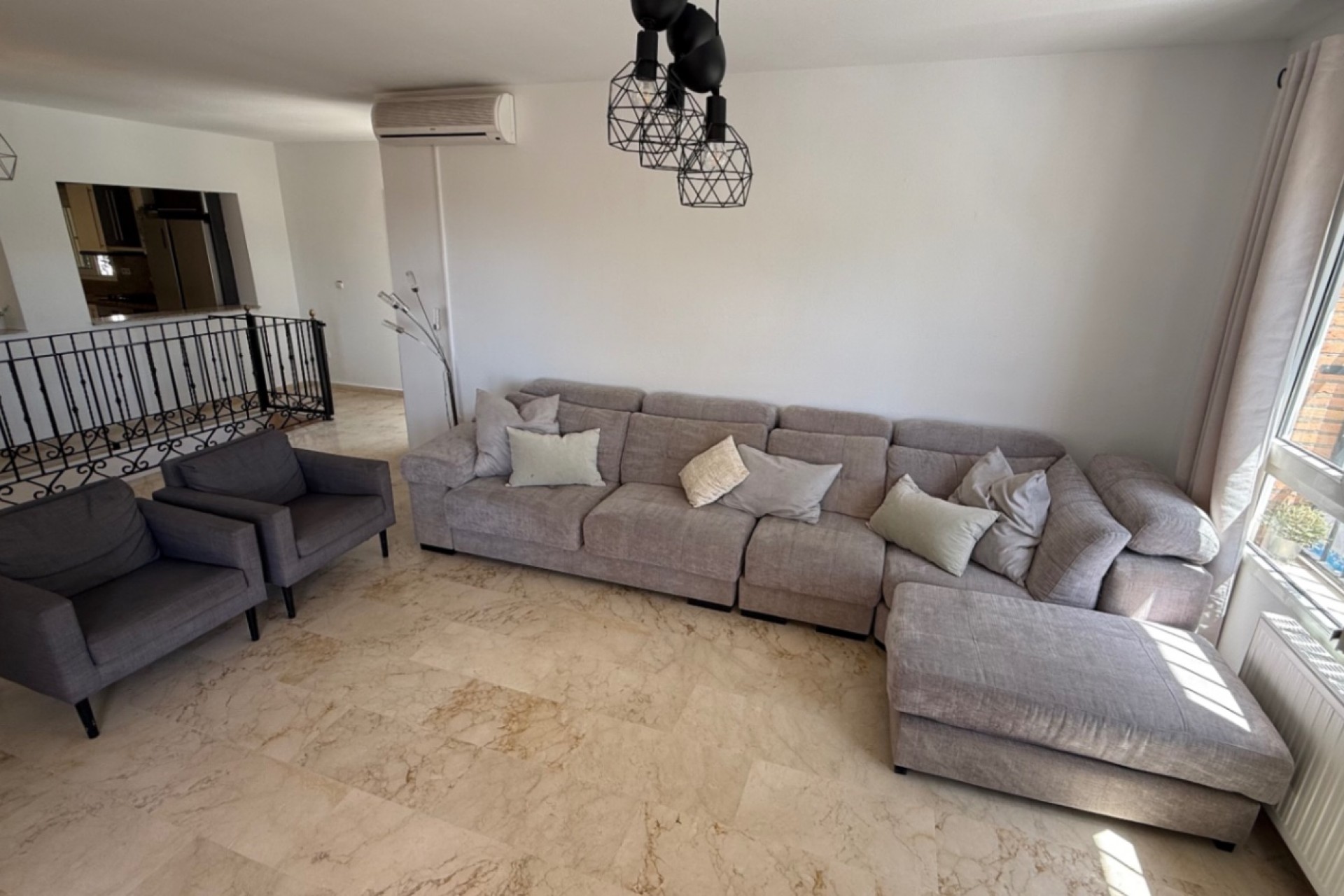 Brukt - Villa -
Orihuela Costa - Costa Blanca
