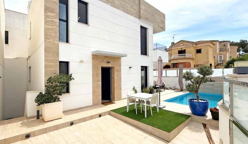 Brukt - Villa -
Orihuela Costa - Costa Blanca