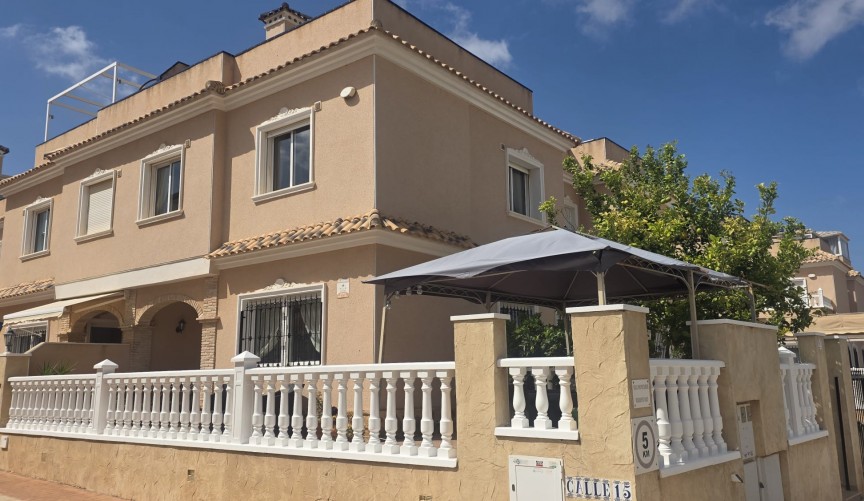 Brukt - Villa -
Orihuela Costa - Costa Blanca