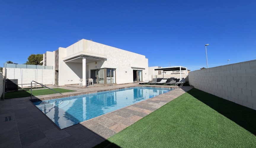 Brukt - Villa -
Orihuela Costa - Costa Blanca