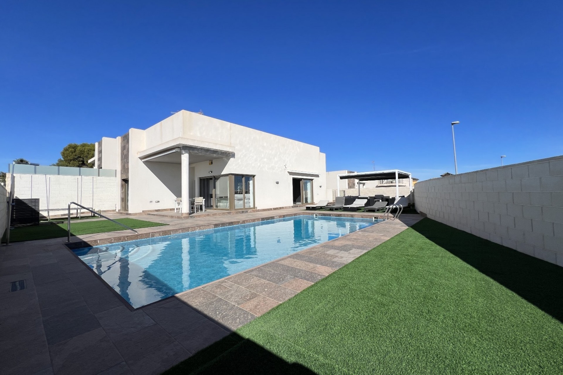 Brukt - Villa -
Orihuela Costa - Costa Blanca