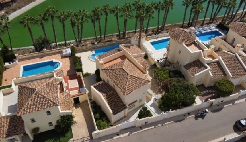 Brukt - Villa -
Orihuela Costa - Costa Blanca