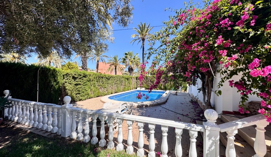 Brukt - Villa -
Orihuela Costa - Costa Blanca