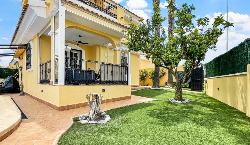 Brukt - Villa -
Orihuela Costa - Costa Blanca