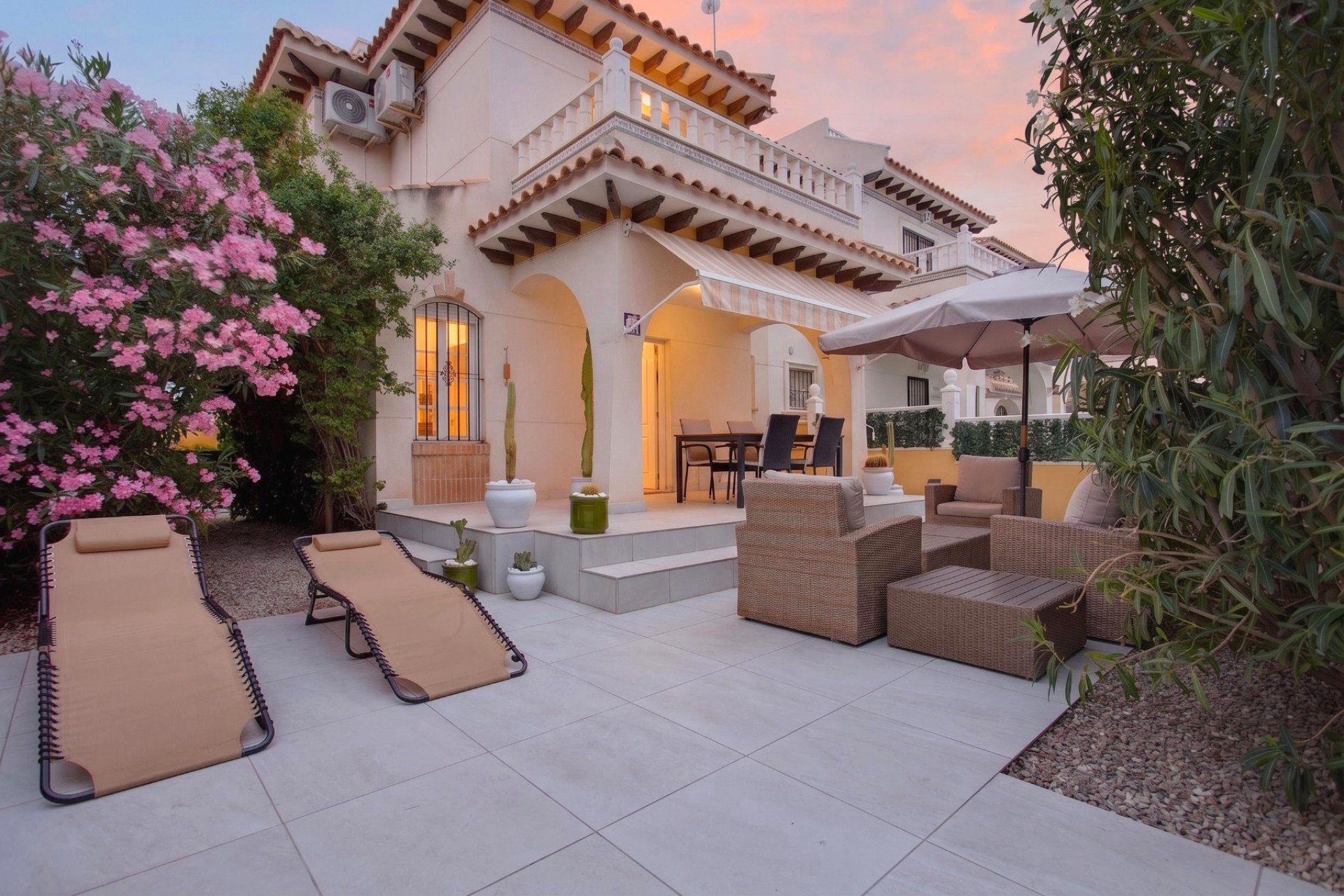 Brukt - Villa -
Orihuela Costa - Costa Blanca