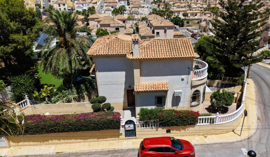 Brukt - Villa -
Orihuela Costa - Costa Blanca