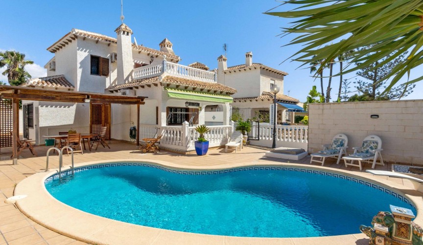 Brukt - Villa -
Orihuela Costa - La Zenia