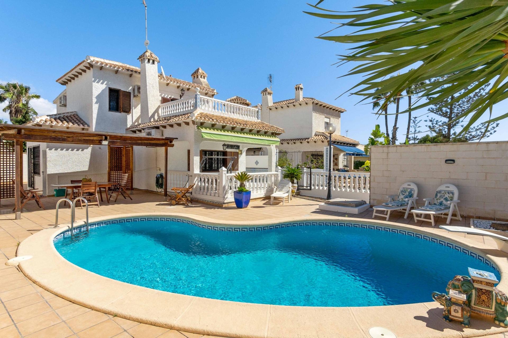 Brukt - Villa -
Orihuela Costa - La Zenia